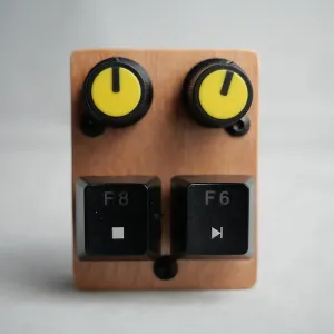 UseMidi madMidiMini 2025 с 2 кнопками для нот, 2 потенциометрами и светодиодами