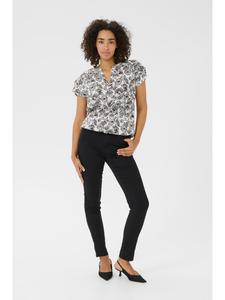 Блузка KAhaley с короткими рукавами, классический крой, цвет мел с глубоким черным AOP Kaffe