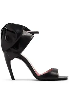 Босоножки Viv' Choc Back Bow 100 с открытым носком Roger Vivier, черный