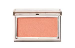 Монохромный румянец легко растушевывается RMK