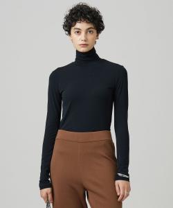 Светло-голубой топ с высоким воротником из моющегося тюля