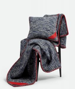 Lava cushion BOTTEGA VENETA, белый/черный/синий