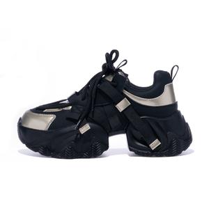 LIANGHUO Высокие амортизирующие устойчивые к истиранию дышащие нескользящие массивные низкие кроссовки женские черные, цвет Black