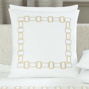 Наволочка Frette Bold Bicolor Embroidery Euro с вышивкой, 65x65, бежевый/оливковый
