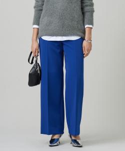 Широкие брюки из моющейся ткани саржевого переплетения с добавлением пуха.