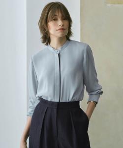 Блузка с воротником-стойкой из атласа и амунзена со спинкой