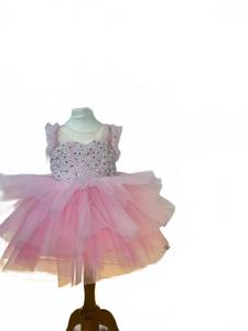 Иллюзия девушки с юбкой из тюля, разбросанной в розовом Eda Baby, розовый