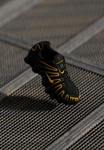 Кроссовки Nike Sportswear SHOX TL, Black/University Gold/Black