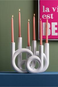 Кольца втачивают подсвечники Present Time, белый