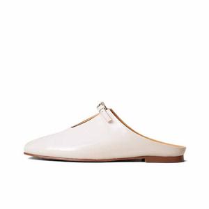 SHOEMAKER QUEEN Закрытые тапочки женские молочно-белые, цвет Milk White