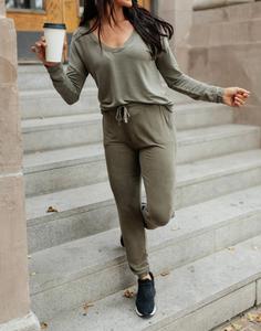 Футболка Essential Lounge с эффектом минеральной стирки в оливковом цвете Mono b