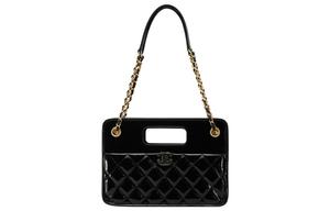CHANEL Сумка-тоут из лаковой кожи теленка