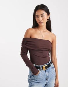 Боди New Look с одним рукавом и сборками коричневого цвета
