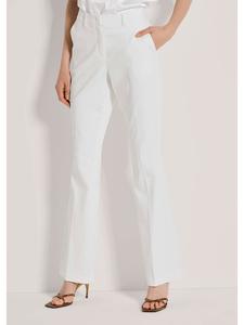 MADELEINE Слегка расклешенные, отглаженные брюки белого цвета