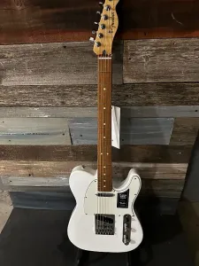 Fender Player Telecaster с грифом из клена 2018 - настоящее время - Полярный белый
