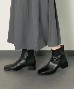 Короткие сапоги на низком каблуке с квадратным носком Angel Alarcon, цвет Bl