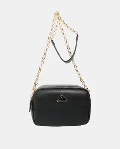 Сумка через плечо из искусственной кожи на молнии и ручке-цепочке Robert Pietri, черный