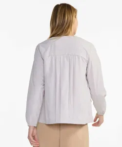 Водоотталкивающая, с защитой от УФ-излучения, без воротника с вышитым логотипом в одной точке.