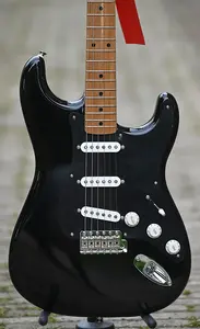 Fender Ограниченная серия Vintera II '50s Stratocaster, обожженный клен - черный