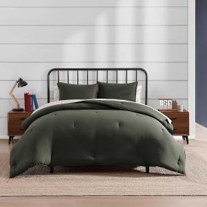 Tommy Hilfiger Комплект постельного белья Queen (152x203 см), 7 предметов: простыня, одеяло, наволочки, микрофибра средней плотности, однотонный зеленый