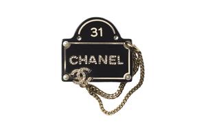 CHANEL Брошь женская черная