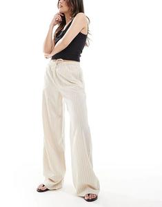 Брюки-стринги бежевого цвета в тонкую полоску Stradivarius