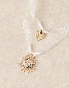 Ленточное ожерелье с подвеской в виде солнца золотистого оттенка Asos Design