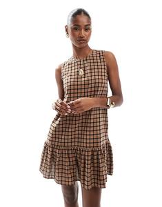 Мини-платье ONLY без рукавов с заниженным подолом в коричневую и черную клетку