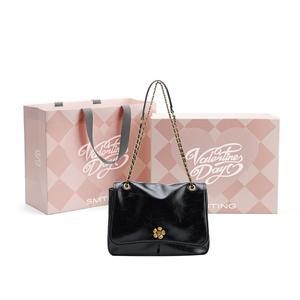 Сумка через плечо с одной лямкой из кожи коровы большая женская кофе/тёмно-чёрная Simedin, молочно-белая