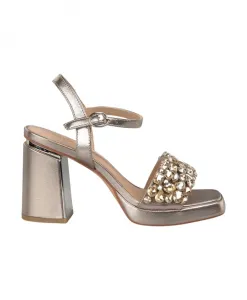 Сандалии с широким ремешком, украшенным стразами. Alma En Pena, желтый