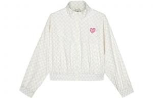 Женская одежда с защитой от солнца Skechers, белая основа с принтом в виде сердечек по всей поверхности