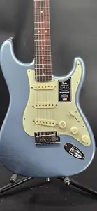 Fender American Ultra Luxe Vintage '60s Stratocaster, гриф из палисандра, ледяной синий металлик