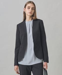 Шерстяная куртка без воротника, эластичная в двух направлениях.