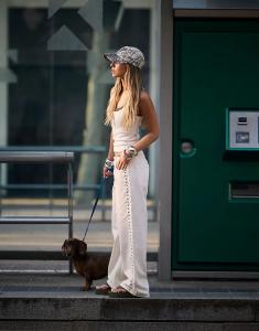 Брюки Bershka прямого кроя с бахромой и люверсами белого цвета