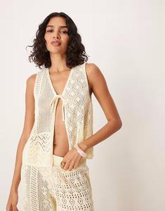 Вязаный топ с завязкой спереди от ASOS DESIGN в цвете экрю