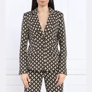 Элегантный пиджак приталенного кроя Marc Cain, черный