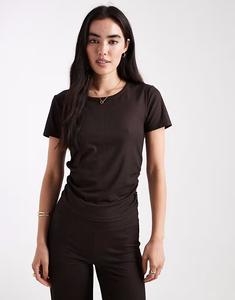 Активный топ с короткими рукавами в рубчик шоколадно-коричневого цвета Only