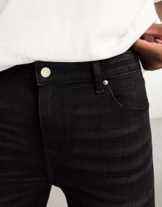 Стираные черные джинсы с эффектом стрейча ASOS
