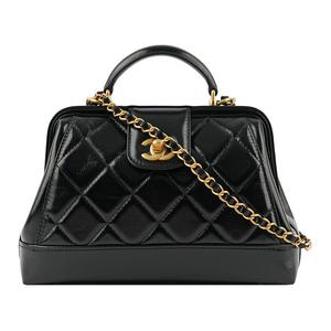 CHANEL Чёрная женская сумка-доктор из ягненка