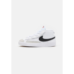 Высокие кеды Blazer Mid '77 Unisex Nike, цвет white/black/total orange