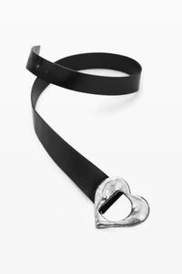 кожаный пояс в форме сердца