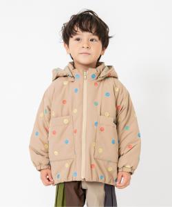 Стеганая куртка с капюшоном, выполненная в двух цветах и с двумя узорами, полностью вышитая.