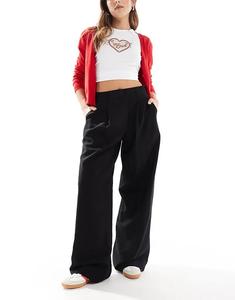 Брюки Aware Drapy, приталенные в стиле папы, черного цвета Vero Moda