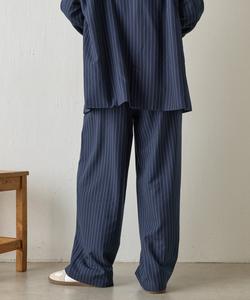 Свободные брюки в полоску с двойной талией Colony 2139, цвет Navy