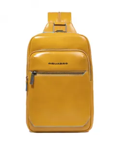 Трансформируется в рюкзак или сумку через плечо. Piquadro, желтый