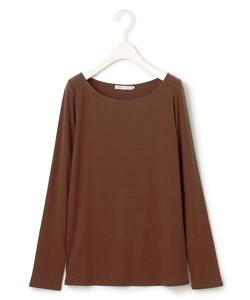 Стираемый топ из кашемира с гладкой поверхностью и вырезом-лодочкой из лиоцелла.