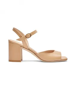 Босоножки на блочном каблуке придают образу современный стиль Stuart Weitzman, бежевый