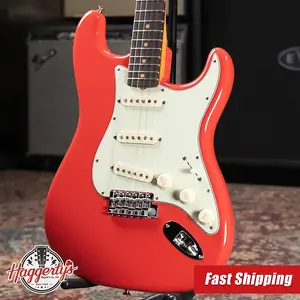 Электрогитара Fender Limited Edition American Vintage II '61 Stratocaster с грифом из розового дерева, цвет Fiesta Red, в твердом кейсе