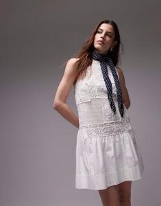 Мини-платье Topshop с заниженным подолом, связанное крючком в технике пэчворк, белого цвета