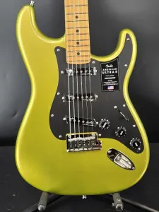 Fender American Ultra II Stratocaster, гриф из клена, Solar Flare